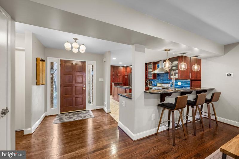 10806 Whiterim Dr, Potomac, MD 20854
