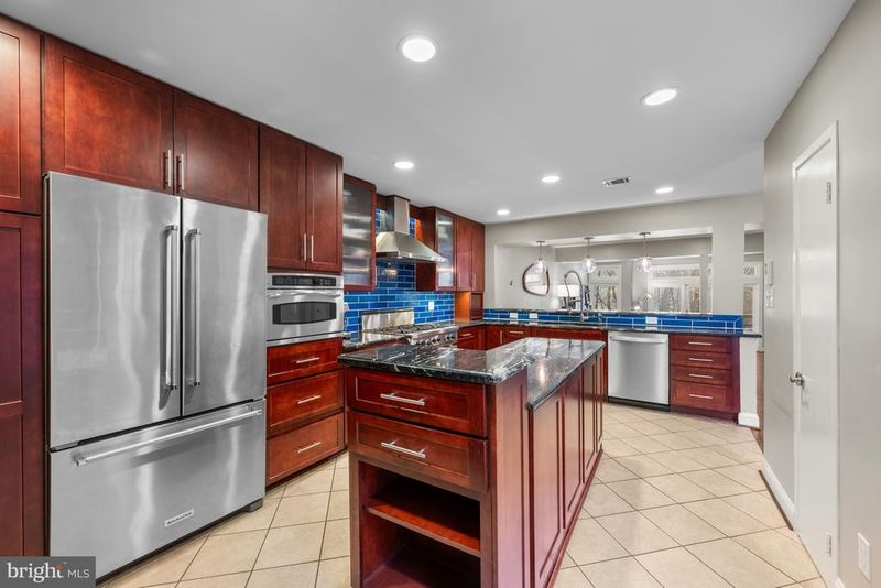 10806 Whiterim Dr, Potomac, MD 20854