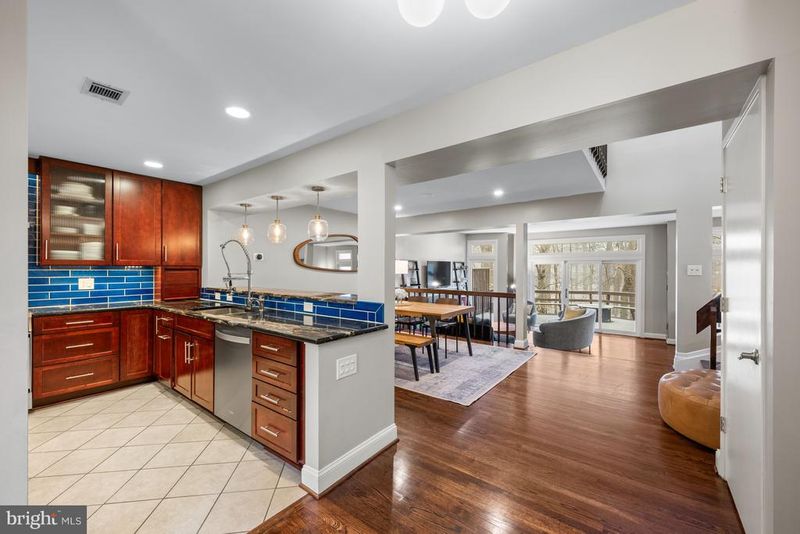 10806 Whiterim Dr, Potomac, MD 20854