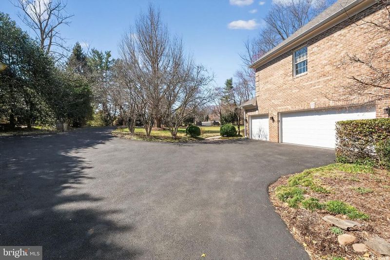 9012 Old Dominion Dr, Mclean, VA 22102