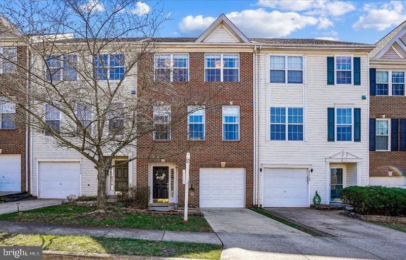 45558 Lakemont Sq, Sterling, VA 20165