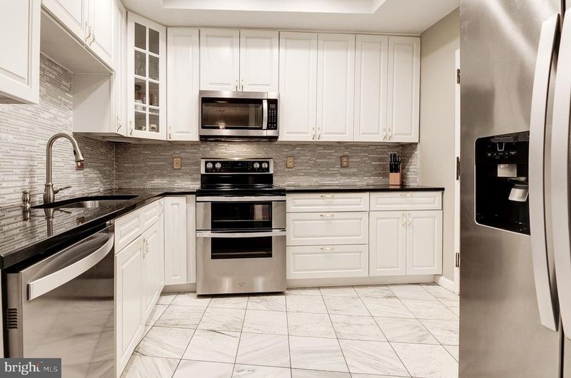 1101 S Arlington Ridge Rd #106, Arlington, VA 22202