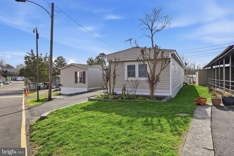 11283 Mobile Dr, Fairfax, VA 22030