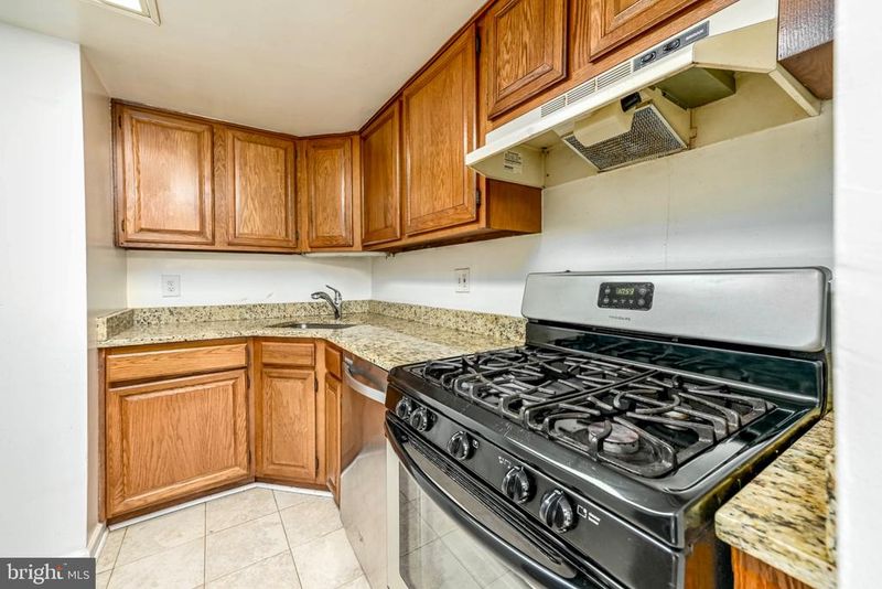1403 Northgate Sq #12B, Reston, VA 20190