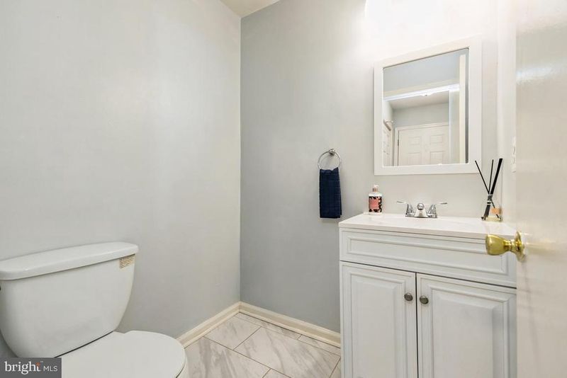 5565 Peppercorn Dr, Burke, VA 22015
