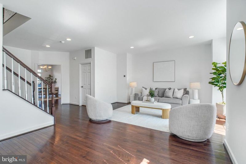 6262 Casdin Dr, Alexandria, VA 22310