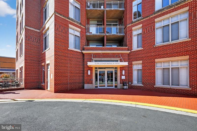 4490 Market Commons Dr #110, Fairfax, VA 22033