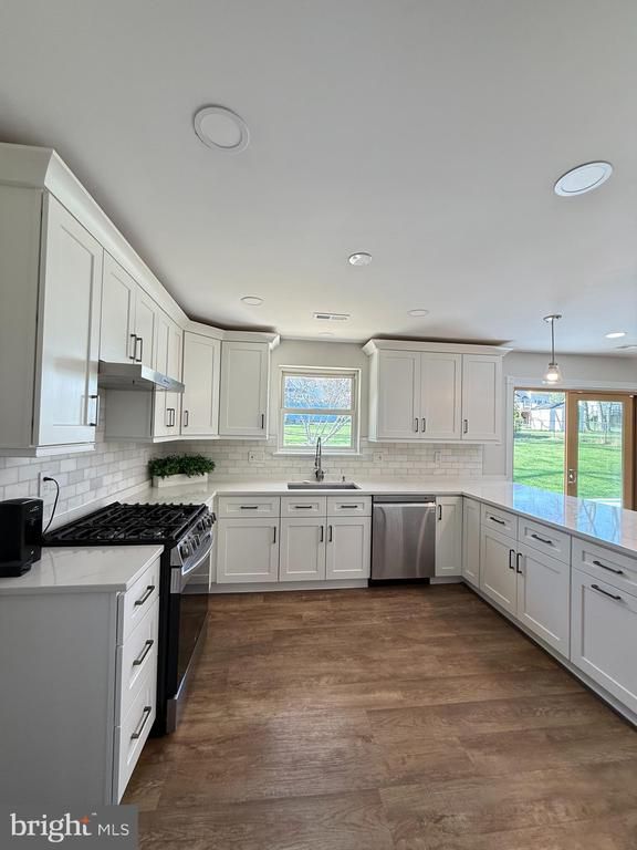 5210 Lindsay St, Fairfax, VA 22032