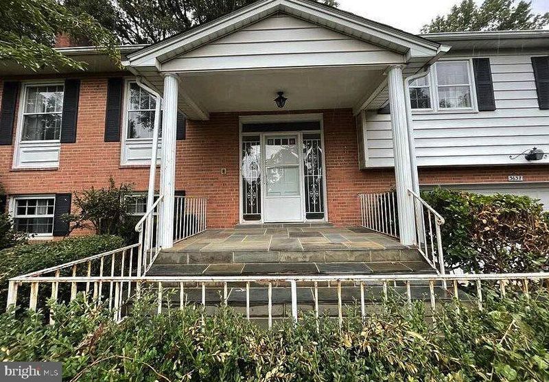 3637 38th St N, Arlington, VA 22207