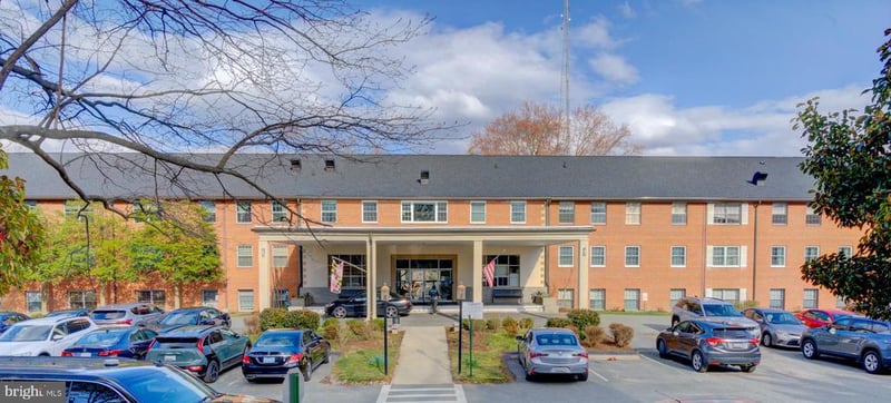 5301 Westbard Cir #208, Bethesda, MD 20816