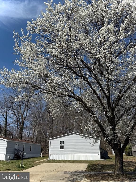 402 Boones Dr, Lothian, MD 20711