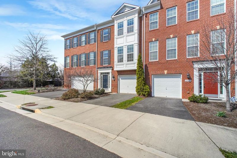 6262 Casdin Dr, Alexandria, VA 22310