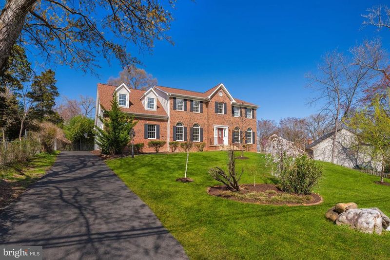3400 Woodland Ln, Alexandria, VA 22309