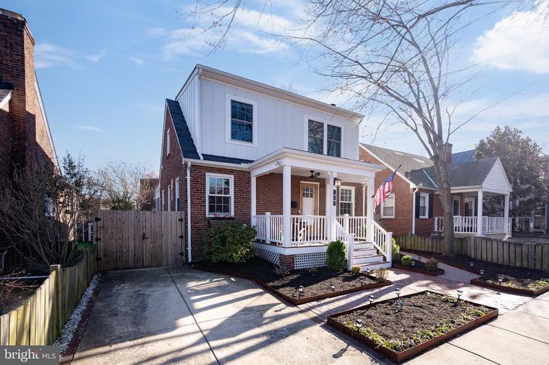 127 E Walnut St, Alexandria, VA 22301