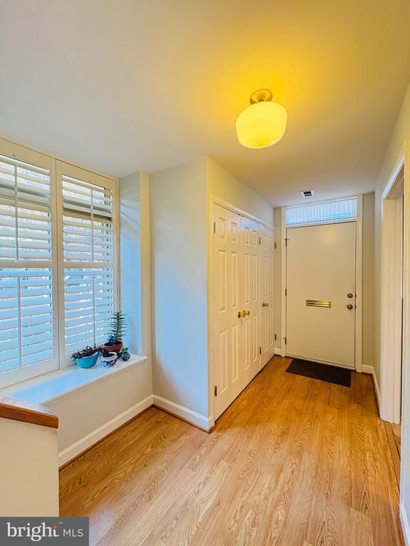 1661 S Hayes St #2, Arlington, VA 22202