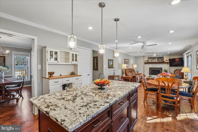 15432 Skyline Dr, Dumfries, VA 22025