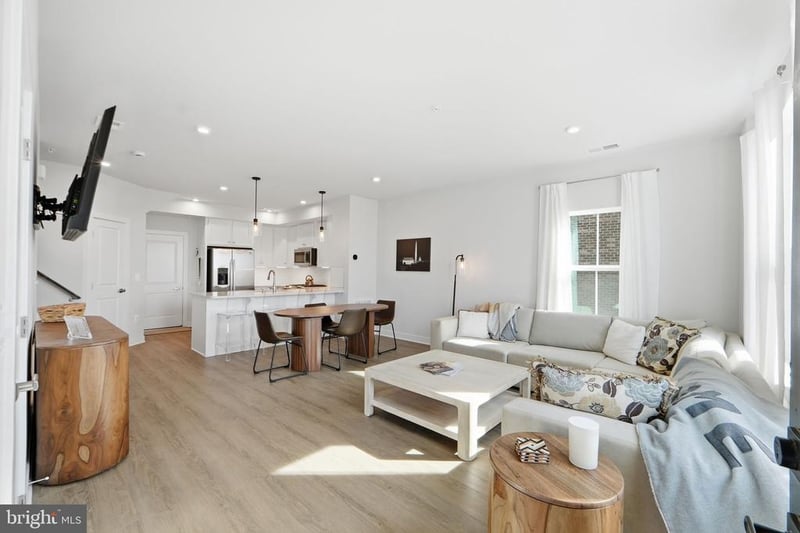 1670 Kirkman St, Dumfries, VA 22026