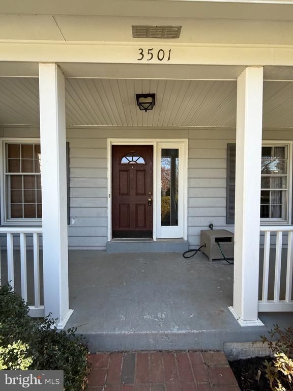 3501 Majestic Pine Ln, Fairfax, VA 22033