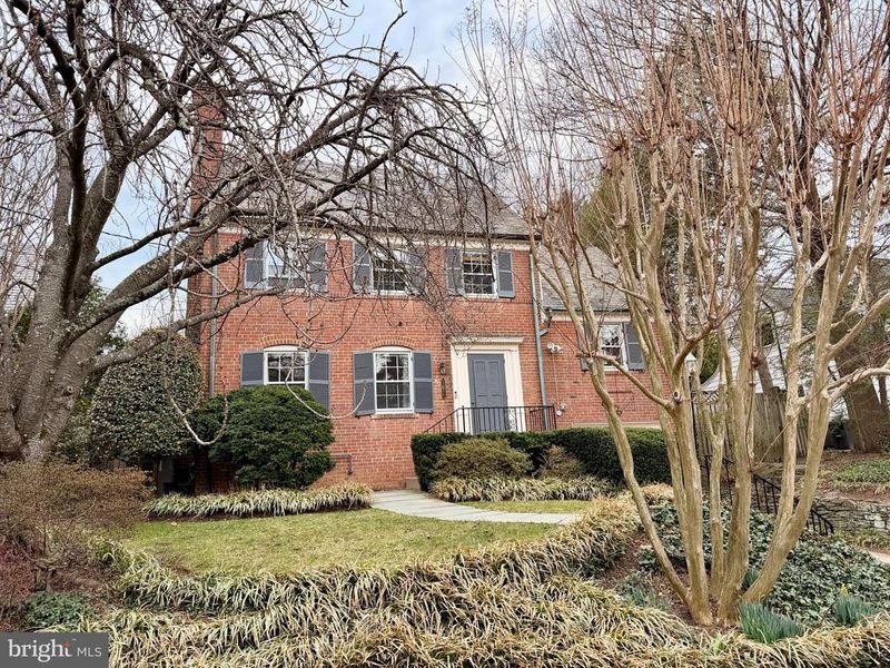 5011 Worthington Dr, Bethesda, MD 20816