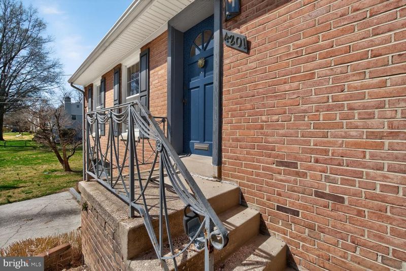 4201 Dunnel Ln, Kensington, MD 20895