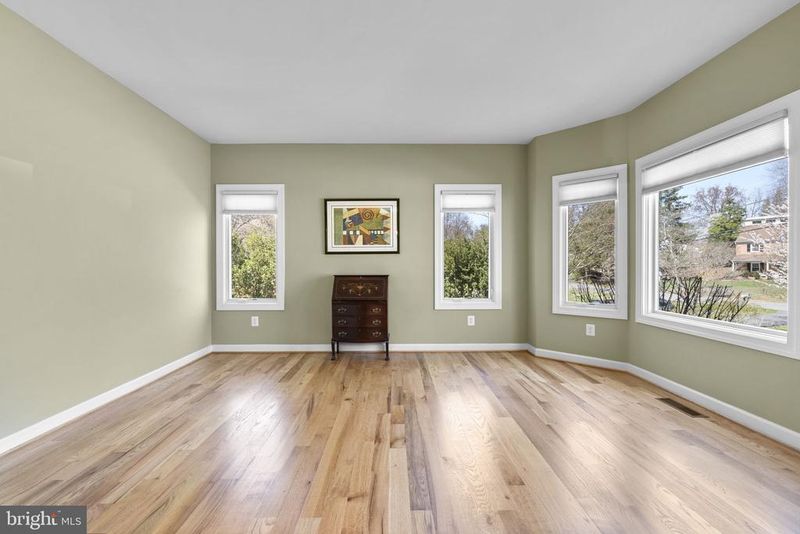 10421 Windsor View Dr, Potomac, MD 20854