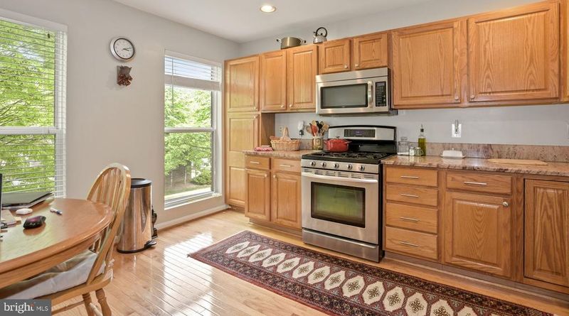 12062 Edgemere Cir, Reston, VA 20190