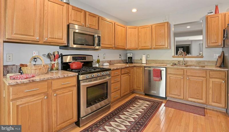 12062 Edgemere Cir, Reston, VA 20190
