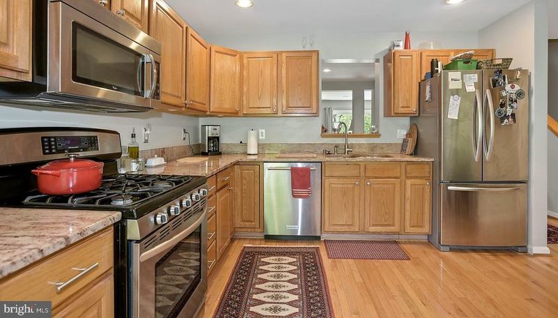12062 Edgemere Cir, Reston, VA 20190
