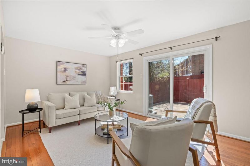 7815 Snead Ln, Falls Church, VA 22043