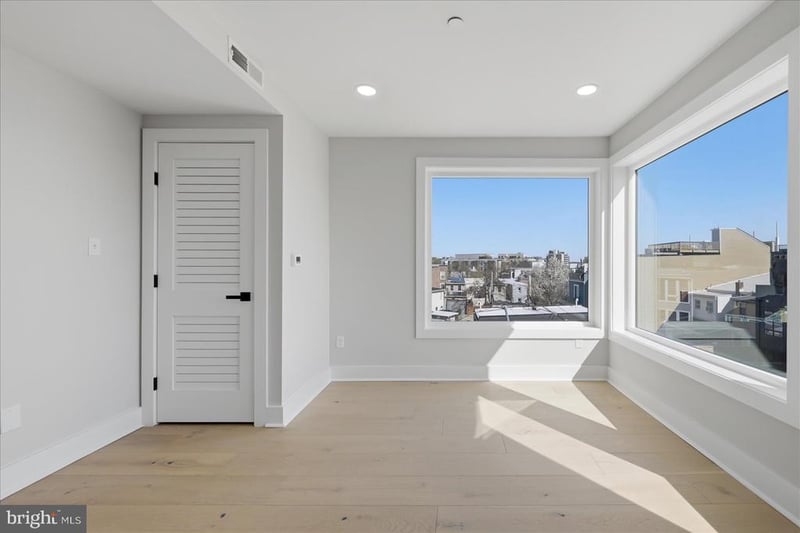 919 12th St NE #404, Washington, DC 20002