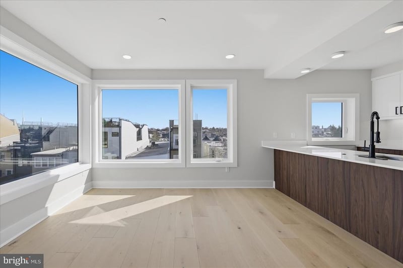 919 12th St NE #404, Washington, DC 20002