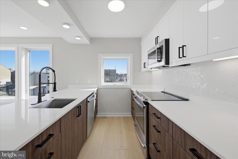 919 12th St NE #404, Washington, DC 20002
