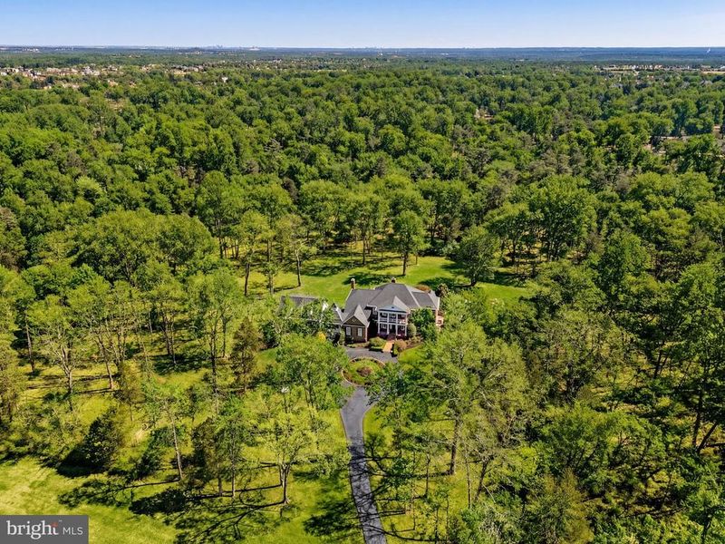 15271 Riding Club Dr, Haymarket, VA 20169