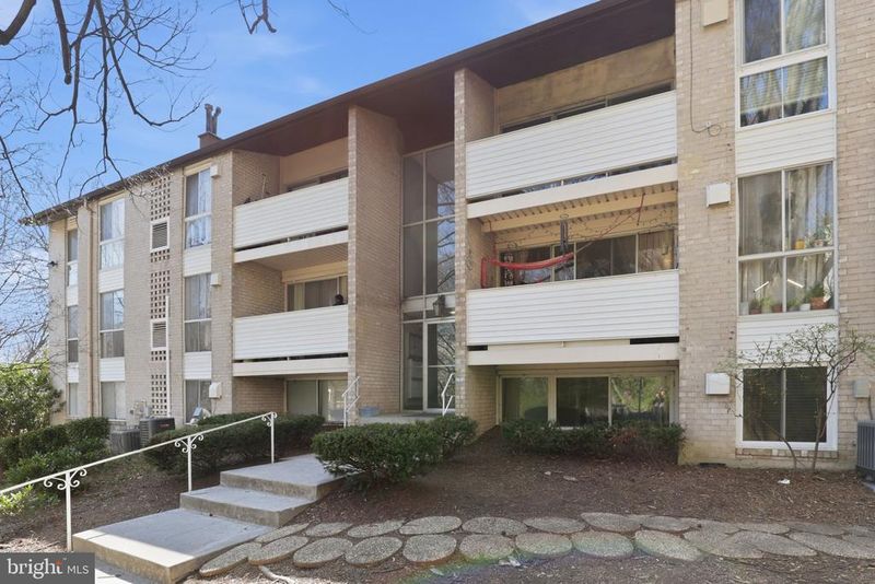 5616 Bismach Dr #101, Alexandria, VA 22312