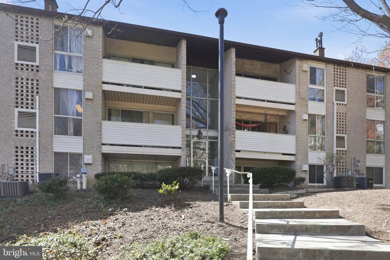 5616 Bismach Dr #101, Alexandria, VA 22312