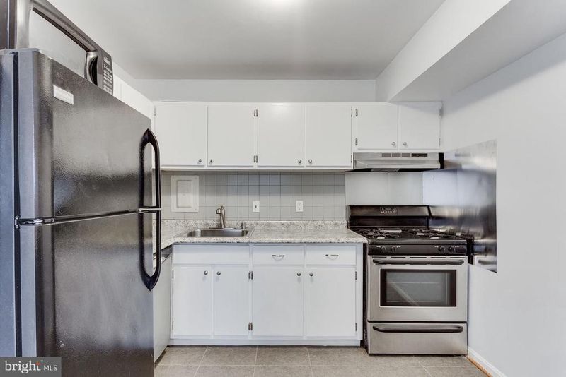 26 Canterbury Sq #202, Alexandria, VA 22304