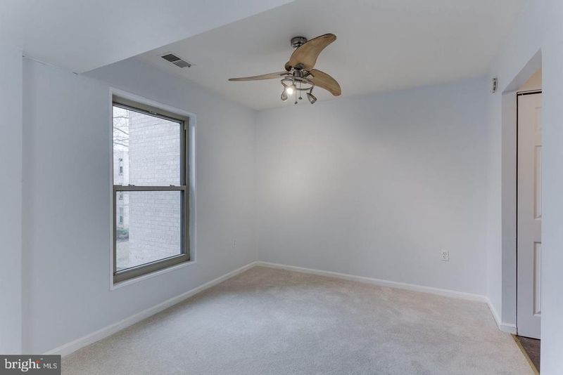 26 Canterbury Sq #202, Alexandria, VA 22304