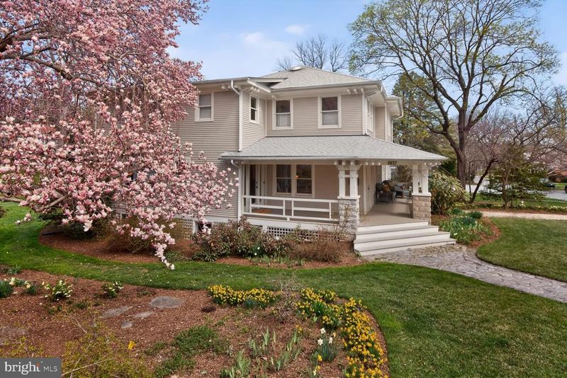 3927 Washington St, Kensington, MD 20895