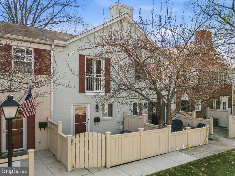 1277 Van Dorn St N, Alexandria, VA 22304