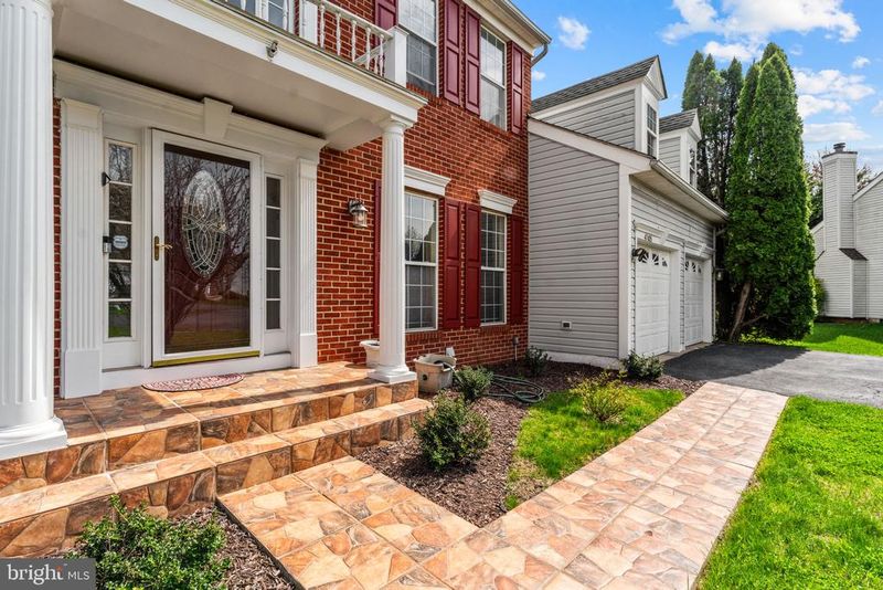 47435 Courtney Ln, Sterling, VA 20165