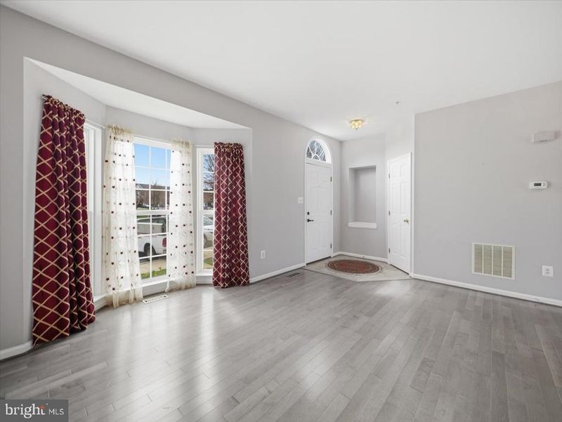 5126 Mclauren Ln, Frederick, MD 21703