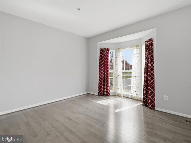 5126 Mclauren Ln, Frederick, MD 21703