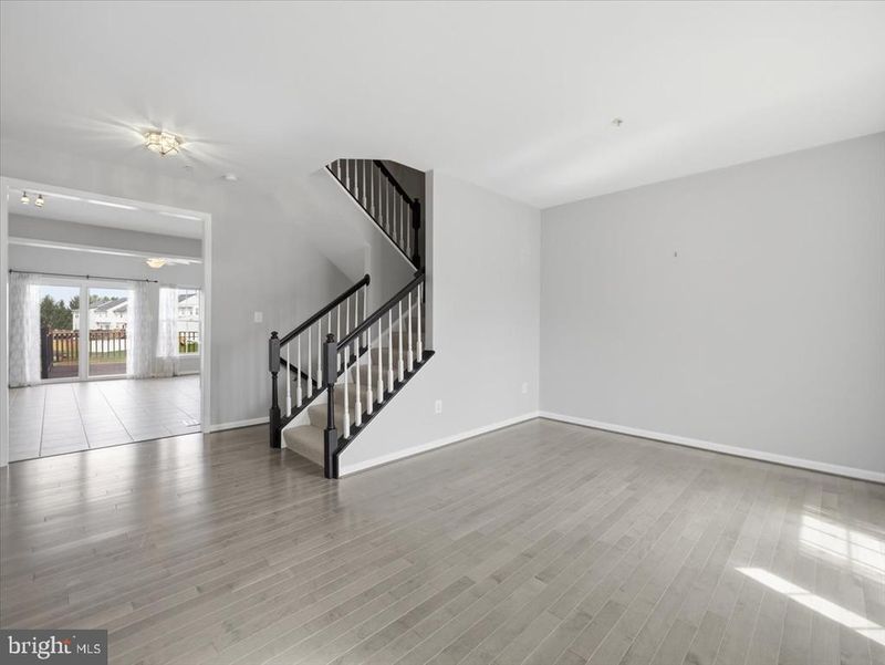 5126 Mclauren Ln, Frederick, MD 21703