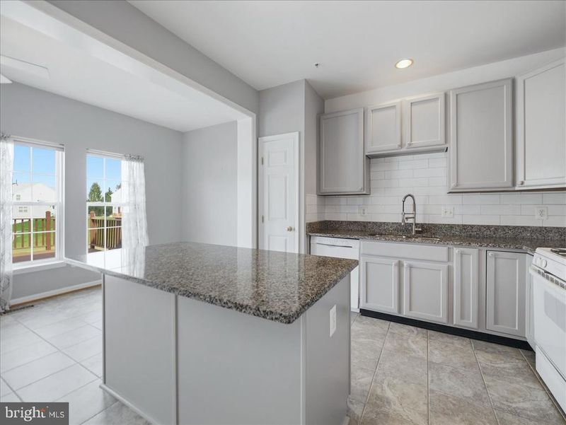 5126 Mclauren Ln, Frederick, MD 21703