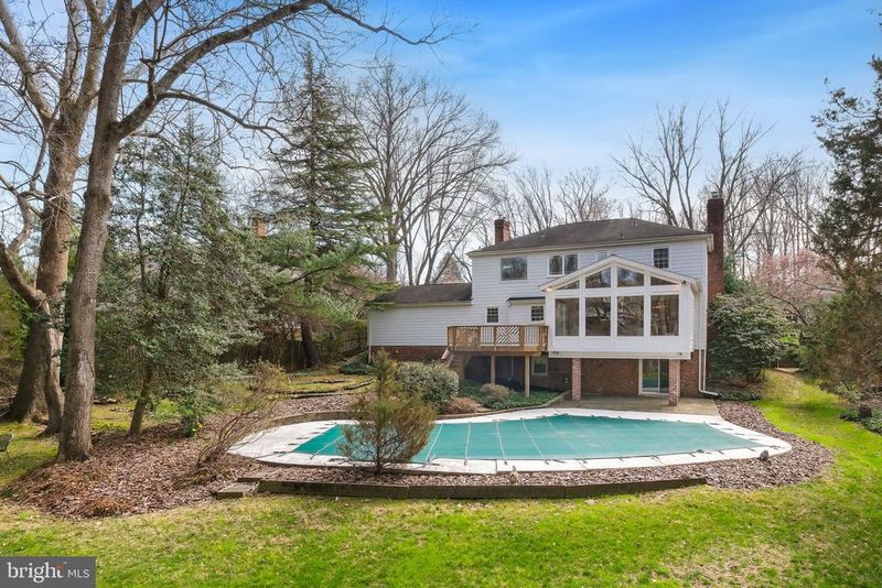 9 Trailridge Ct, Potomac, MD 20854