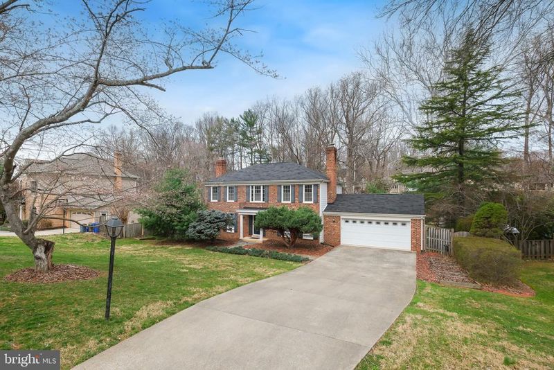 9 Trailridge Ct, Potomac, MD 20854
