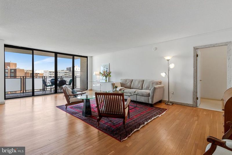 800 25th St NW #1002, Washington, DC 20037