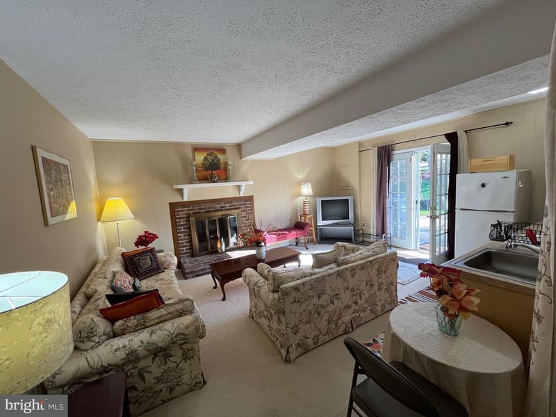 6220 Hidden Canyon Rd, Centreville, VA 20120