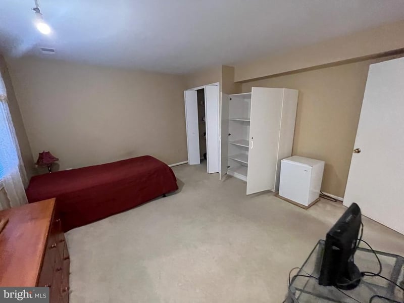 6220 Hidden Canyon Rd, Centreville, VA 20120