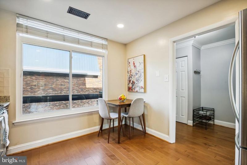 1657 S Hayes St #B, Arlington, VA 22202